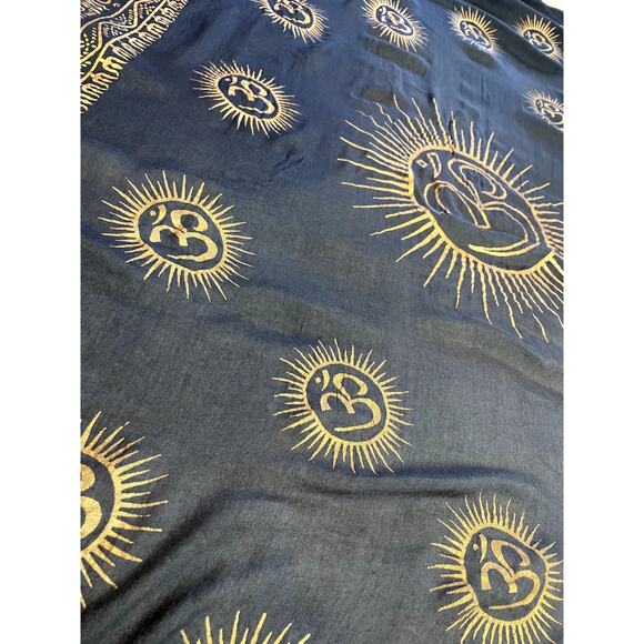 Black "OM" Symbol Meditation Tapestry/Sarong W/ Gold Screen Printed Detail Yoga - Picture 4 of 10